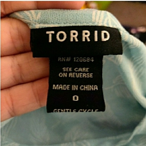 Torrid - Feathered chiffon top - Picture 4 of 8